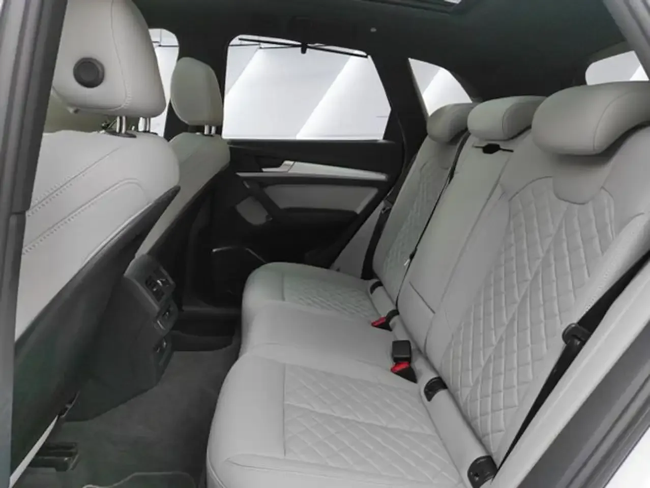 2022 Audi Q5 40 TDI quattro S line, 13/15