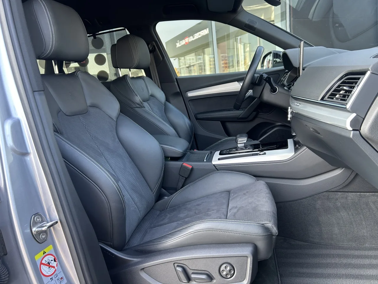 2022 Audi Q5 40 TDI quattro S line, 16/30