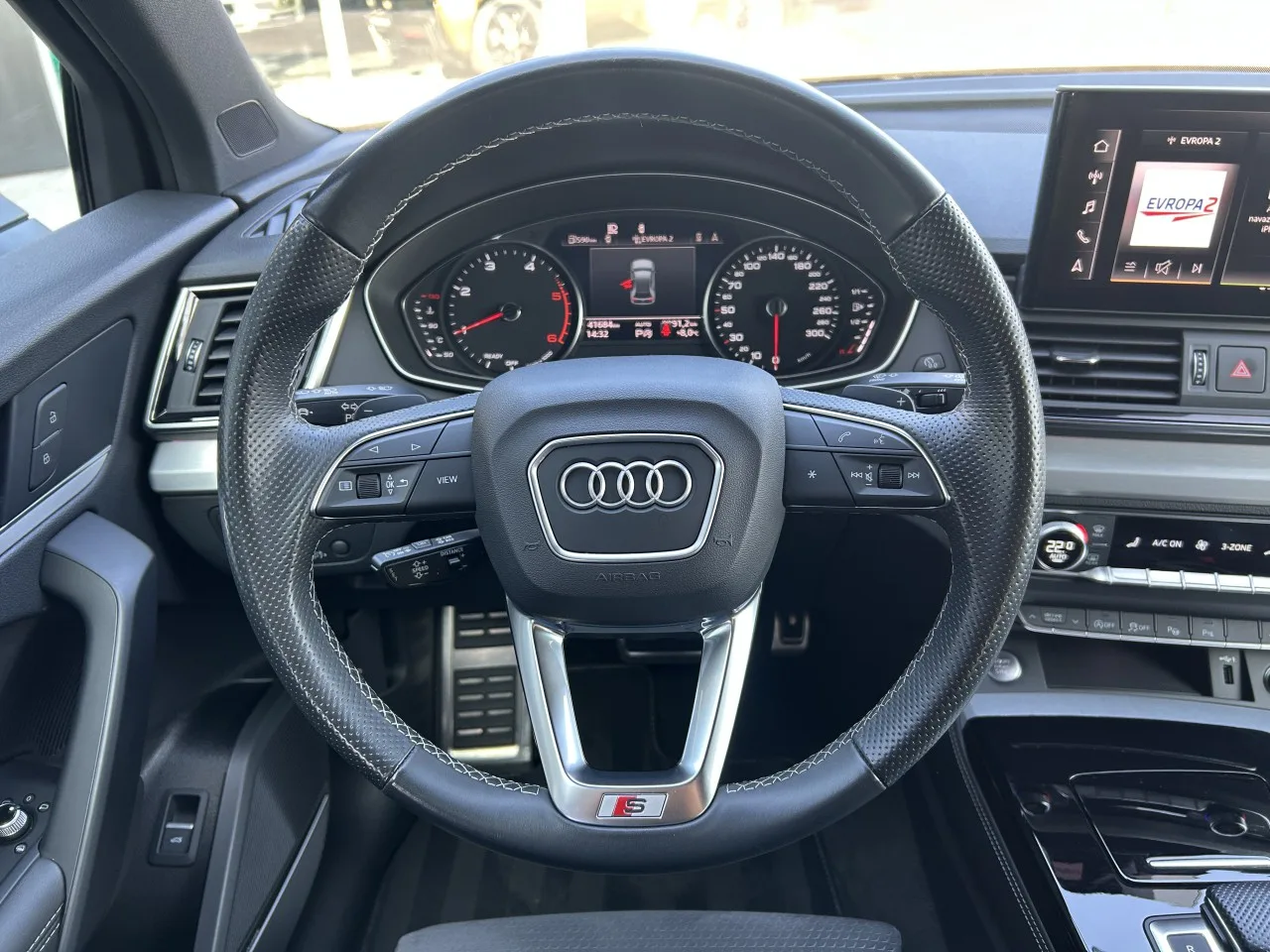 2022 Audi Q5 40 TDI quattro S line, 17/30
