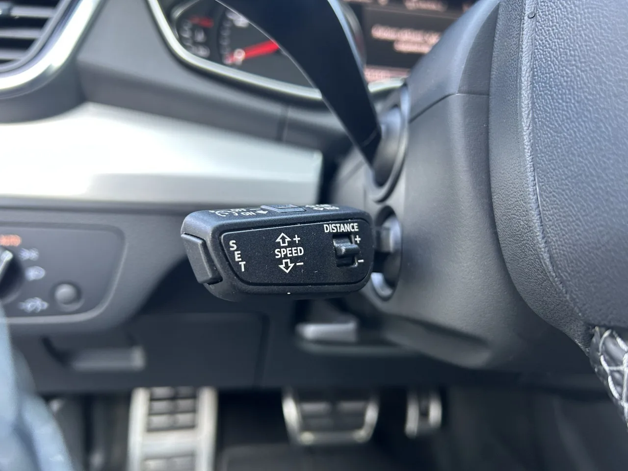2022 Audi Q5 40 TDI quattro S line, 20/30