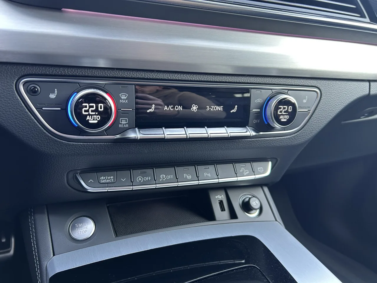 2022 Audi Q5 40 TDI quattro S line, 30/30