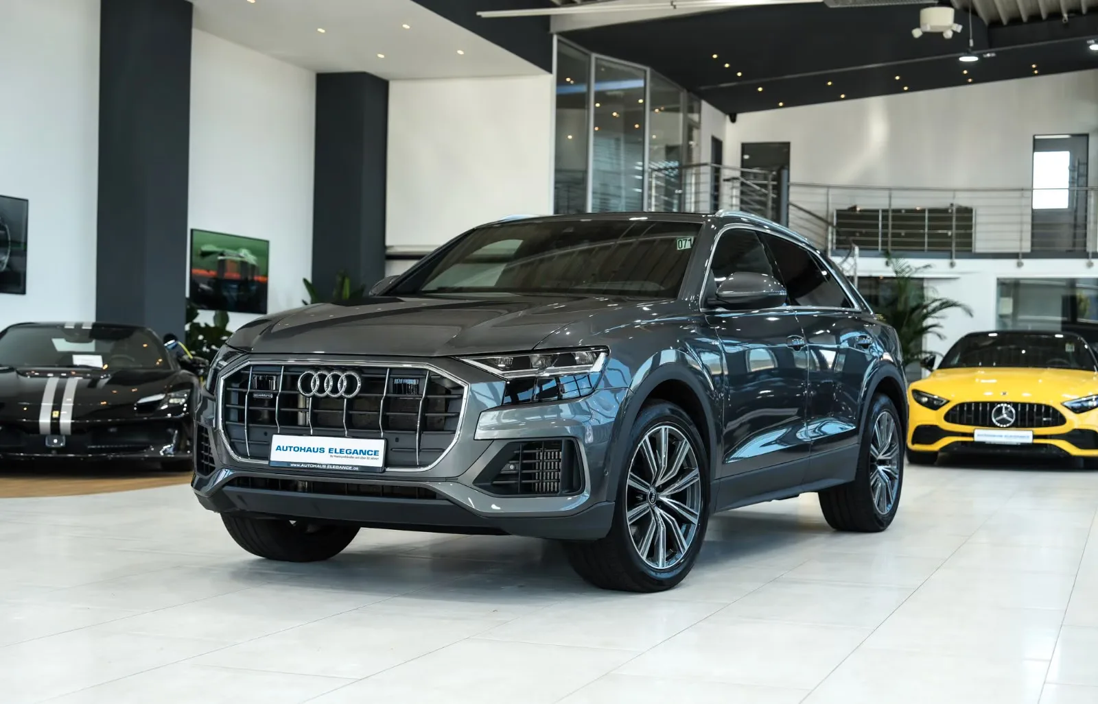 2022 Audi Q8 angeboten von einem Fachhändler in Köln, Deutschland, Hauptfoto