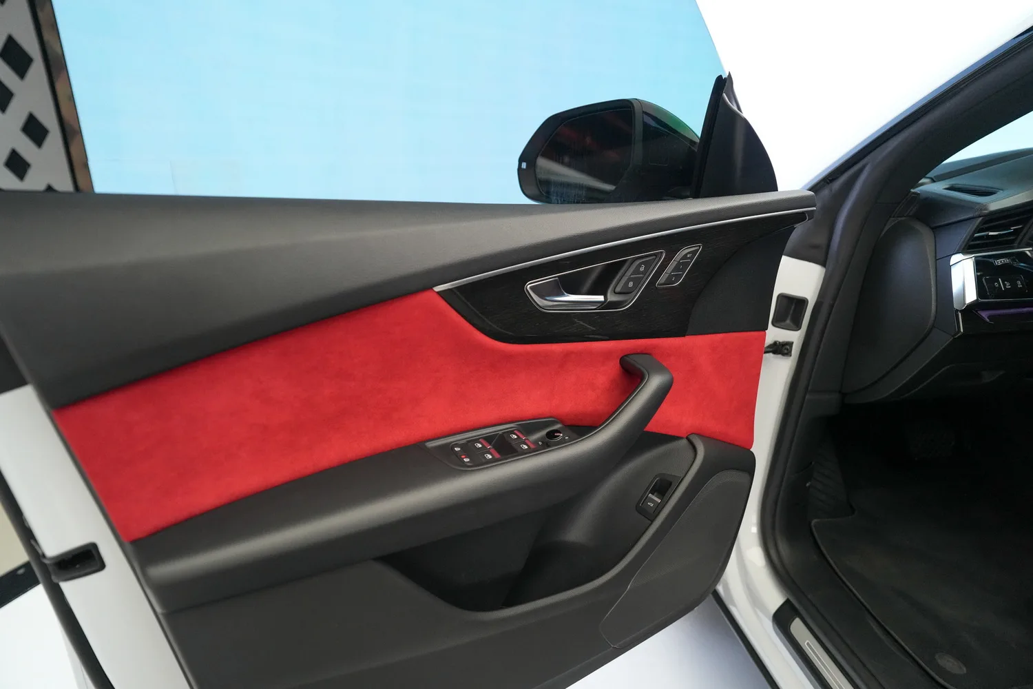 2022 Audi Q8 55 TFSI S line, 4/15