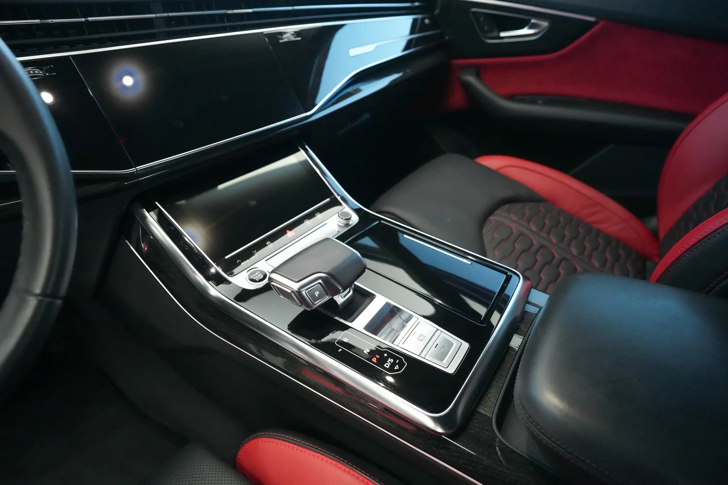 2022 Audi Q8 55 TFSI S line, 5/15