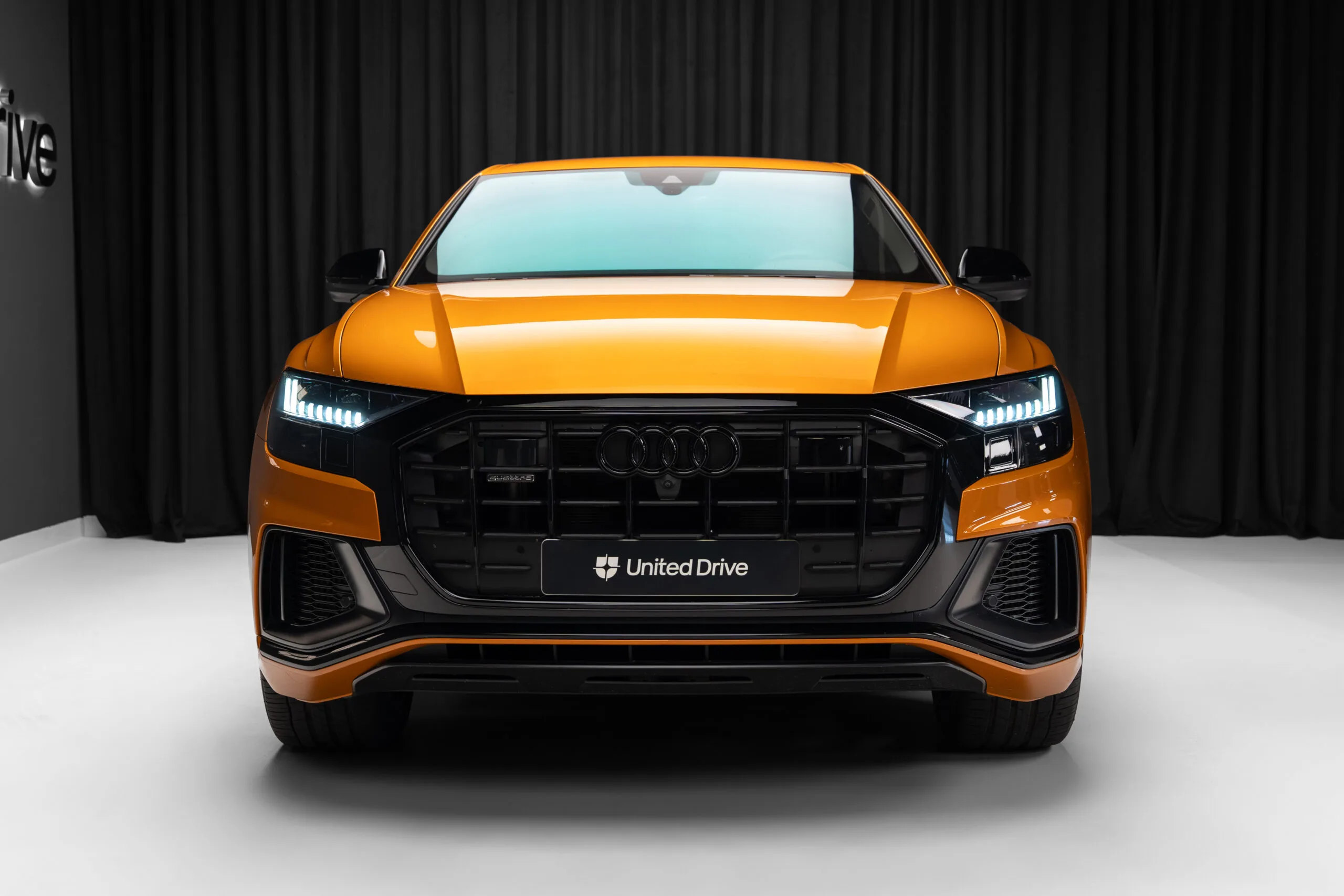 2022 Audi Q8 55 TFSI quattro, 2/30