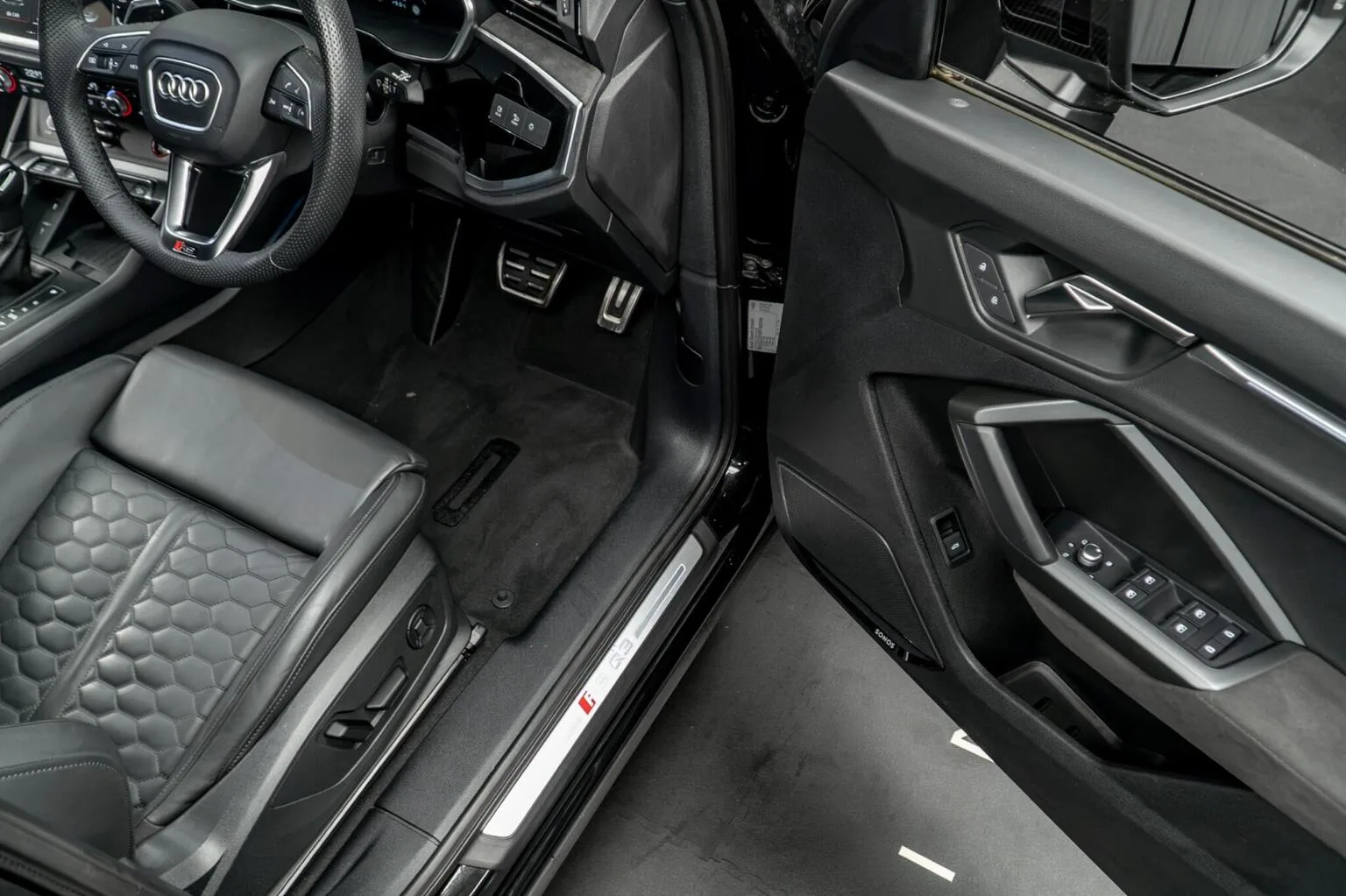 2022 Audi RS Q3 Vorsprung, 28/30