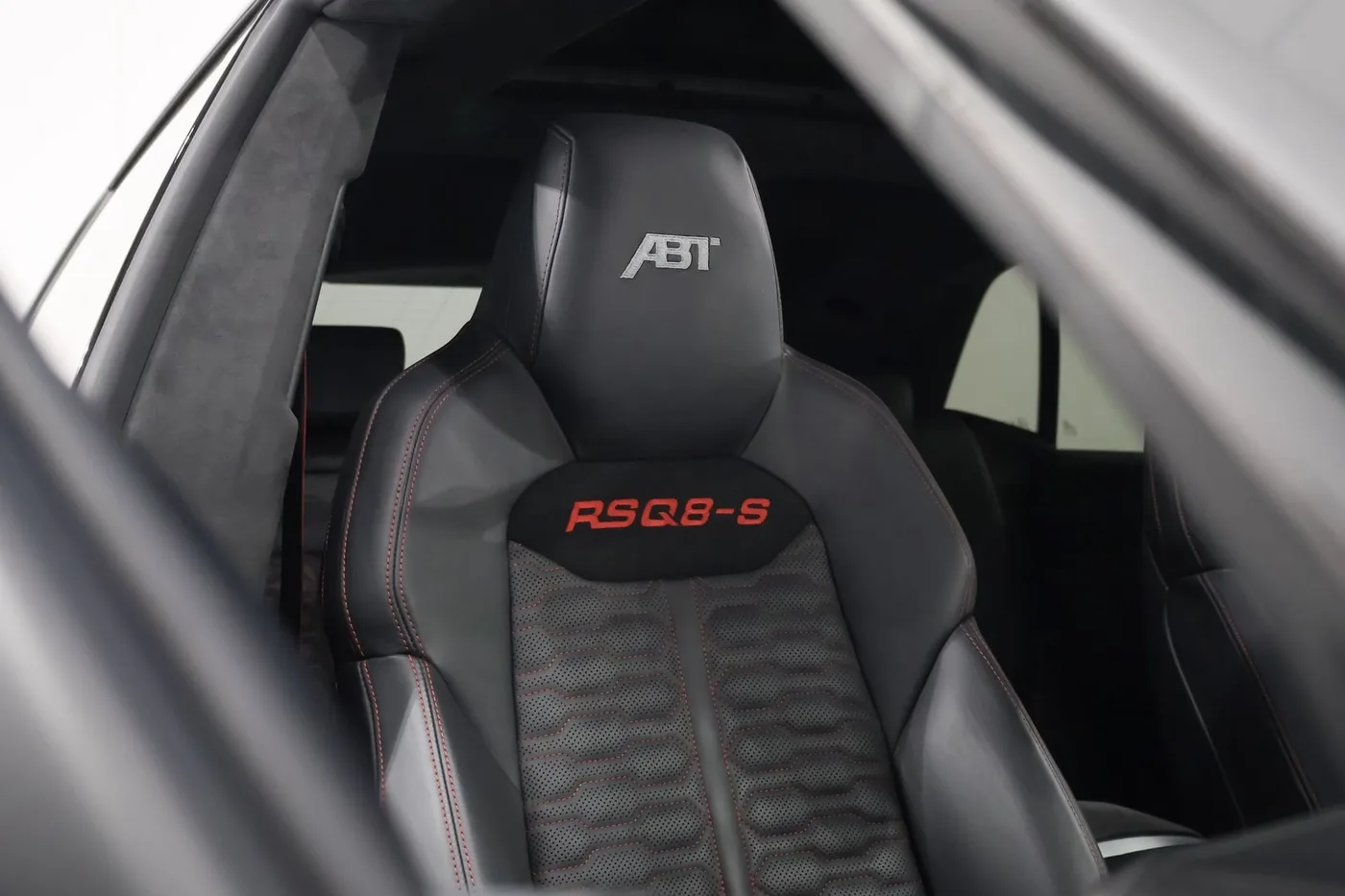 2022 Audi RS Q8 angeboten von einem Supersportwagenhändler in Zibido San Giacomo, Italien, Foto 11 von 25