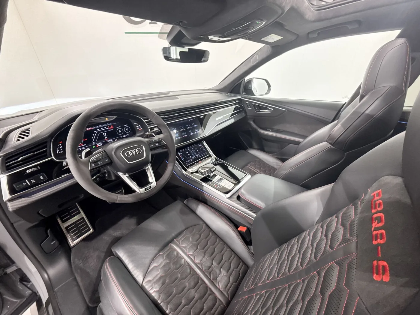 2022 Audi RS Q8 angeboten von einem Supersportwagenhändler in Zibido San Giacomo, Italien, Foto 17 von 25