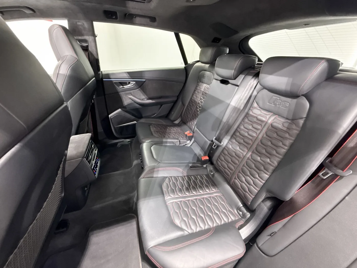 2022 Audi RS Q8 angeboten von einem Supersportwagenhändler in Zibido San Giacomo, Italien, Foto 20 von 25