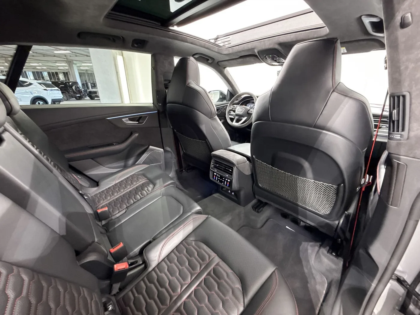 2022 Audi RS Q8 angeboten von einem Supersportwagenhändler in Zibido San Giacomo, Italien, Foto 21 von 25
