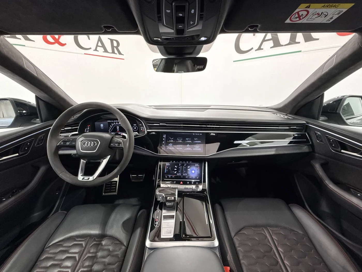 2022 Audi RS Q8 angeboten von einem Supersportwagenhändler in Zibido San Giacomo, Italien, Foto 22 von 25