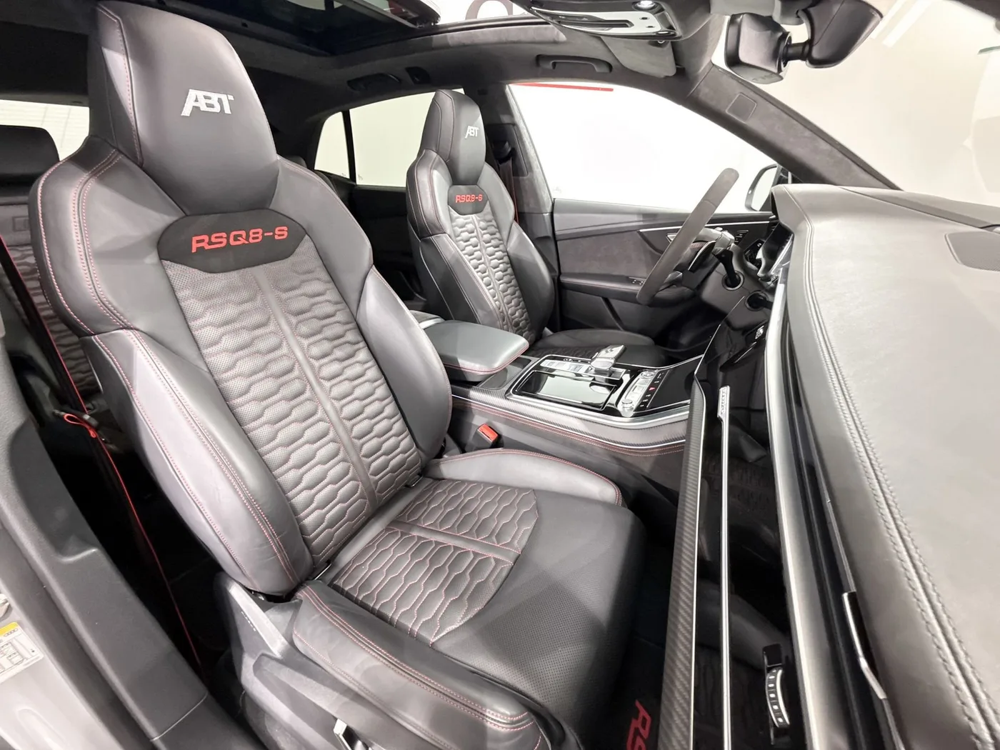 2022 Audi RS Q8 angeboten von einem Supersportwagenhändler in Zibido San Giacomo, Italien, Foto 24 von 25