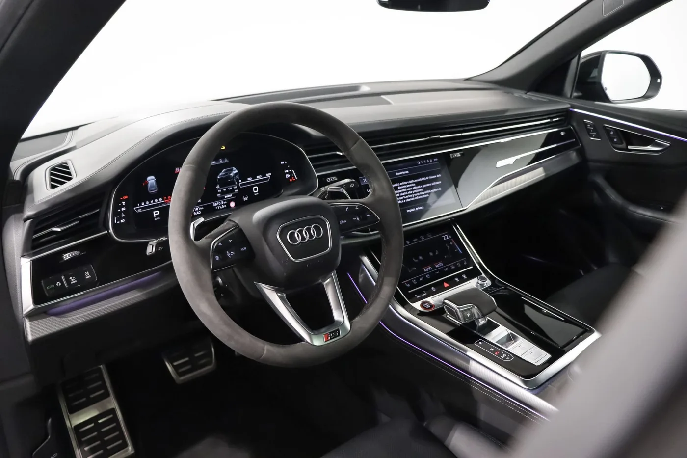 2022 Audi RS Q8 angeboten von einem Supersportwagenhändler in Zibido San Giacomo, Italien, Foto 8 von 23