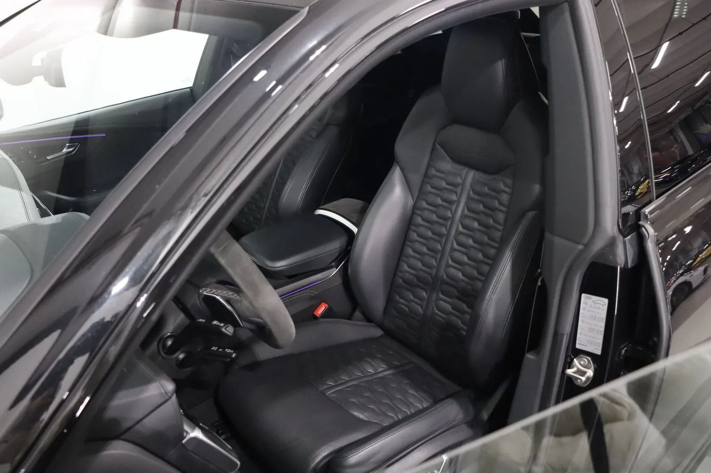 2022 Audi RS Q8 angeboten von einem Supersportwagenhändler in Zibido San Giacomo, Italien, Foto 9 von 23