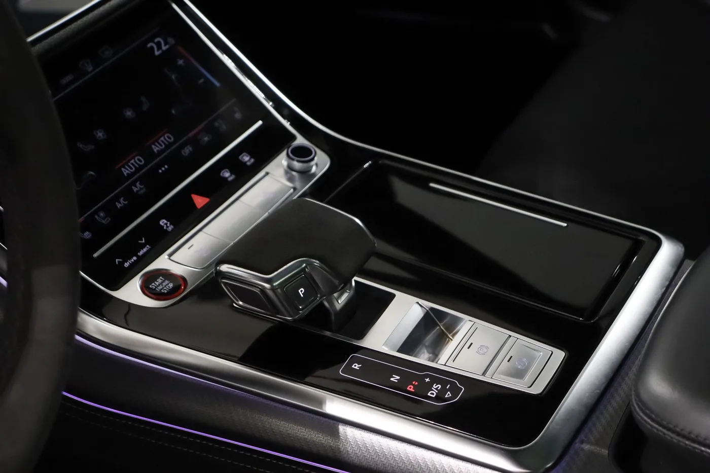 2022 Audi RS Q8 angeboten von einem Supersportwagenhändler in Zibido San Giacomo, Italien, Foto 12 von 23