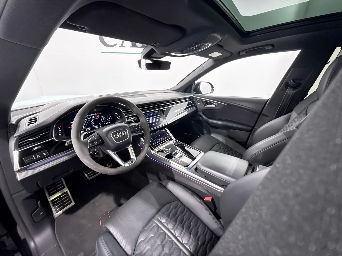 2022 Audi RS Q8 angeboten von einem Supersportwagenhändler in Zibido San Giacomo, Italien, Foto 13 von 23