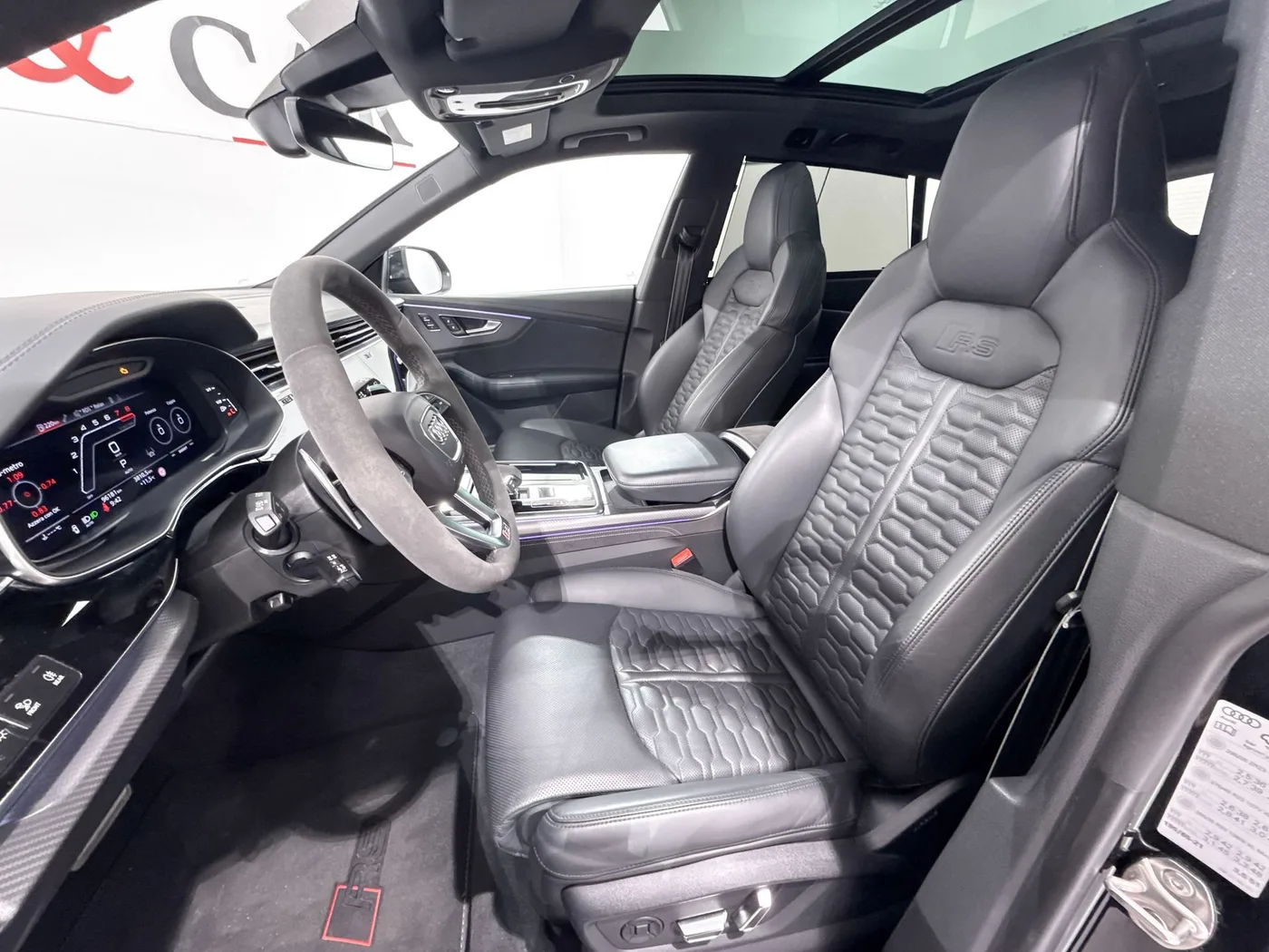 2022 Audi RS Q8 angeboten von einem Supersportwagenhändler in Zibido San Giacomo, Italien, Foto 14 von 23