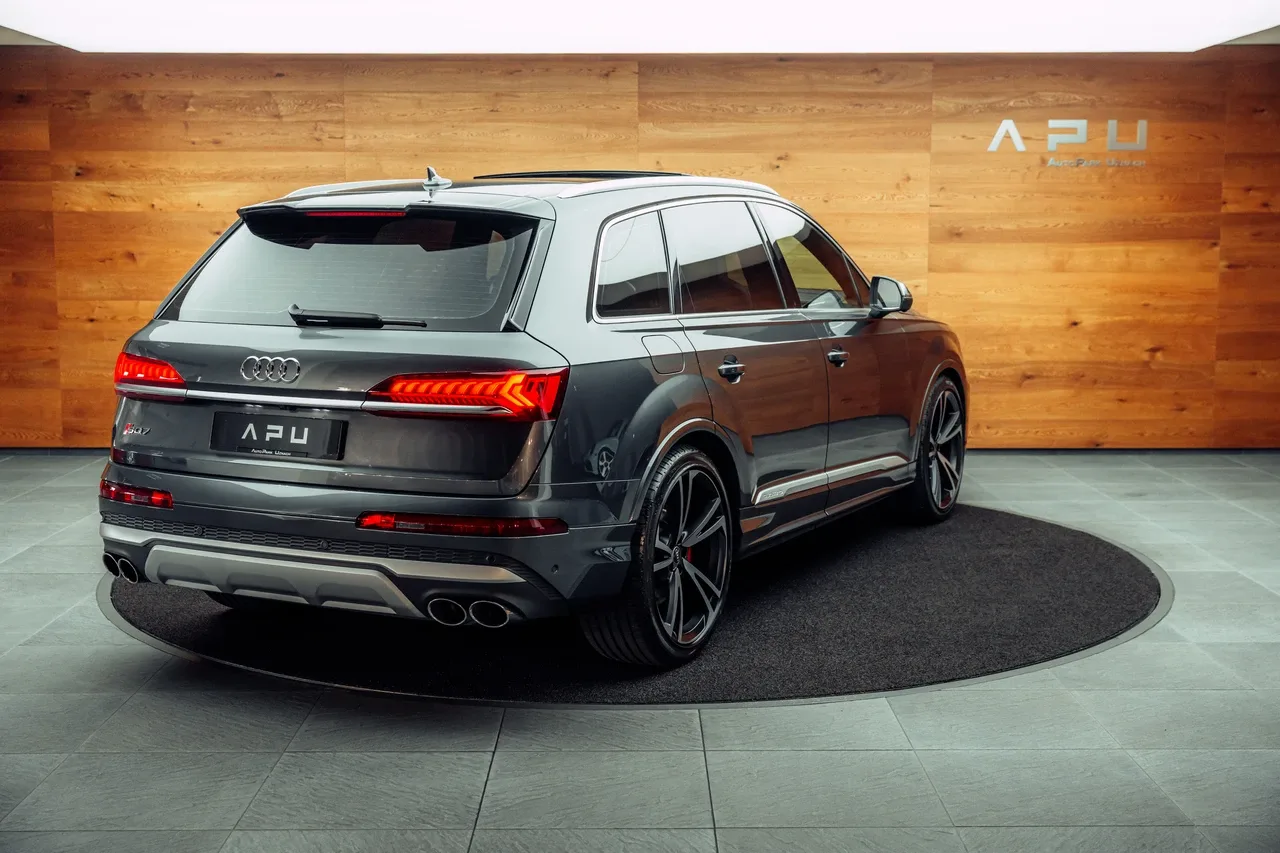 2022 Audi SQ7 proposée par un concessionnaire spécialisé à Uznach, Suisse, photo principale