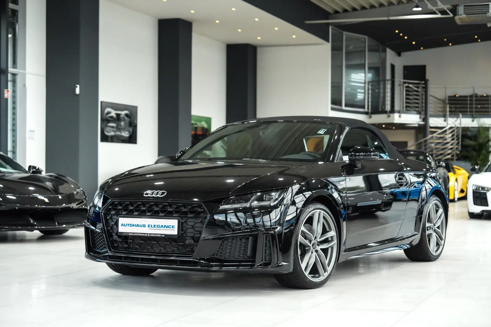 2022 Audi TT Roadster angeboten von einem Fachhändler in Köln, Deutschland, Hauptfoto