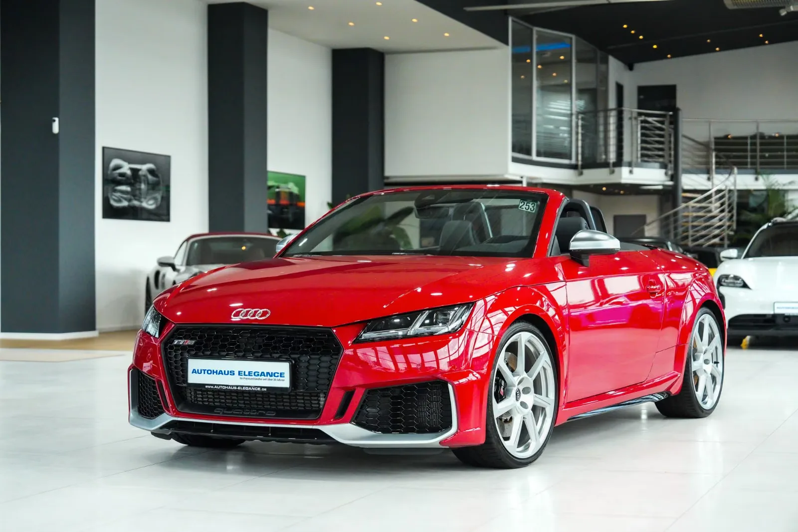 2022 Audi TT RS Roadster angeboten von einem Fachhändler in Köln, Deutschland, Hauptfoto