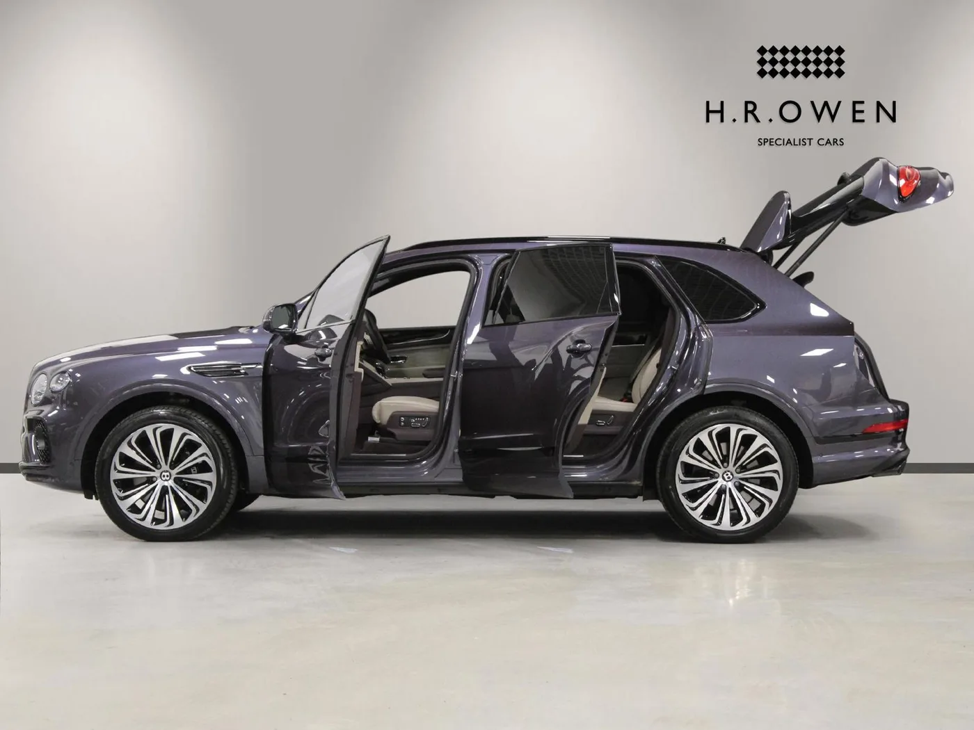 2022 Bentley Bentayga EWB Azure angeboten von einer Vertragshändlergruppe in Cheltenham, Vereinigtes Königreich, Foto 7 von 25