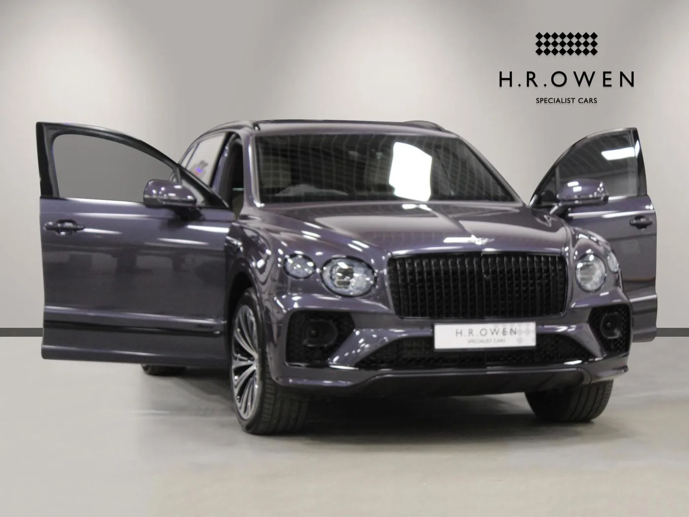 2022 Bentley Bentayga EWB Azure angeboten von einer Vertragshändlergruppe in Cheltenham, Vereinigtes Königreich, Foto 8 von 25