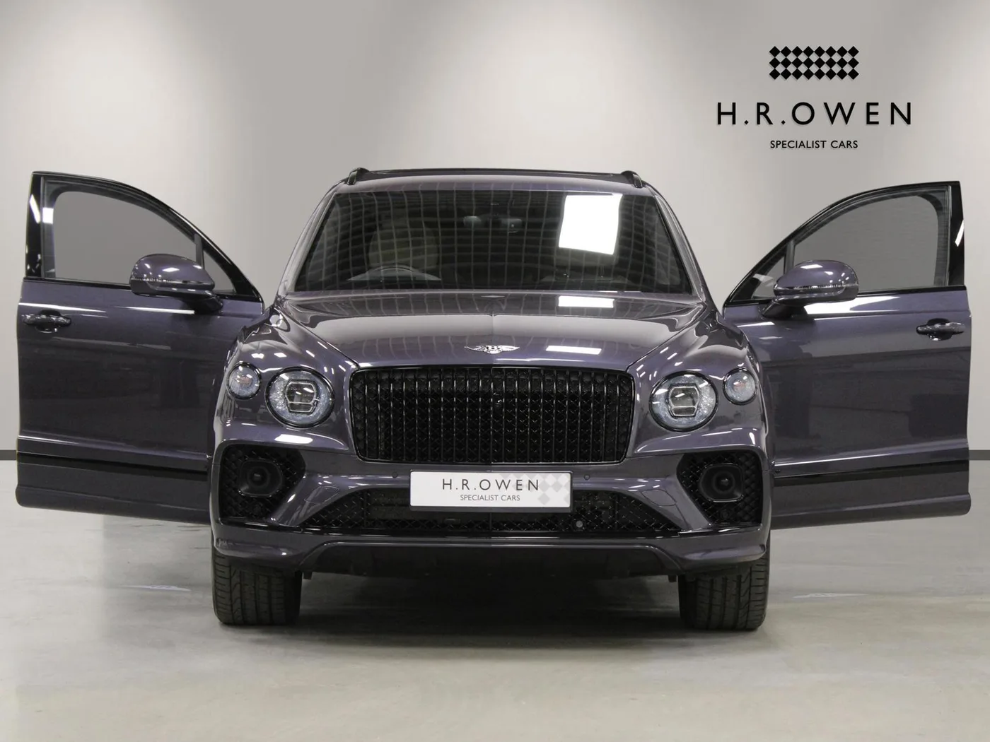 2022 Bentley Bentayga EWB Azure angeboten von einer Vertragshändlergruppe in Cheltenham, Vereinigtes Königreich, Foto 10 von 25