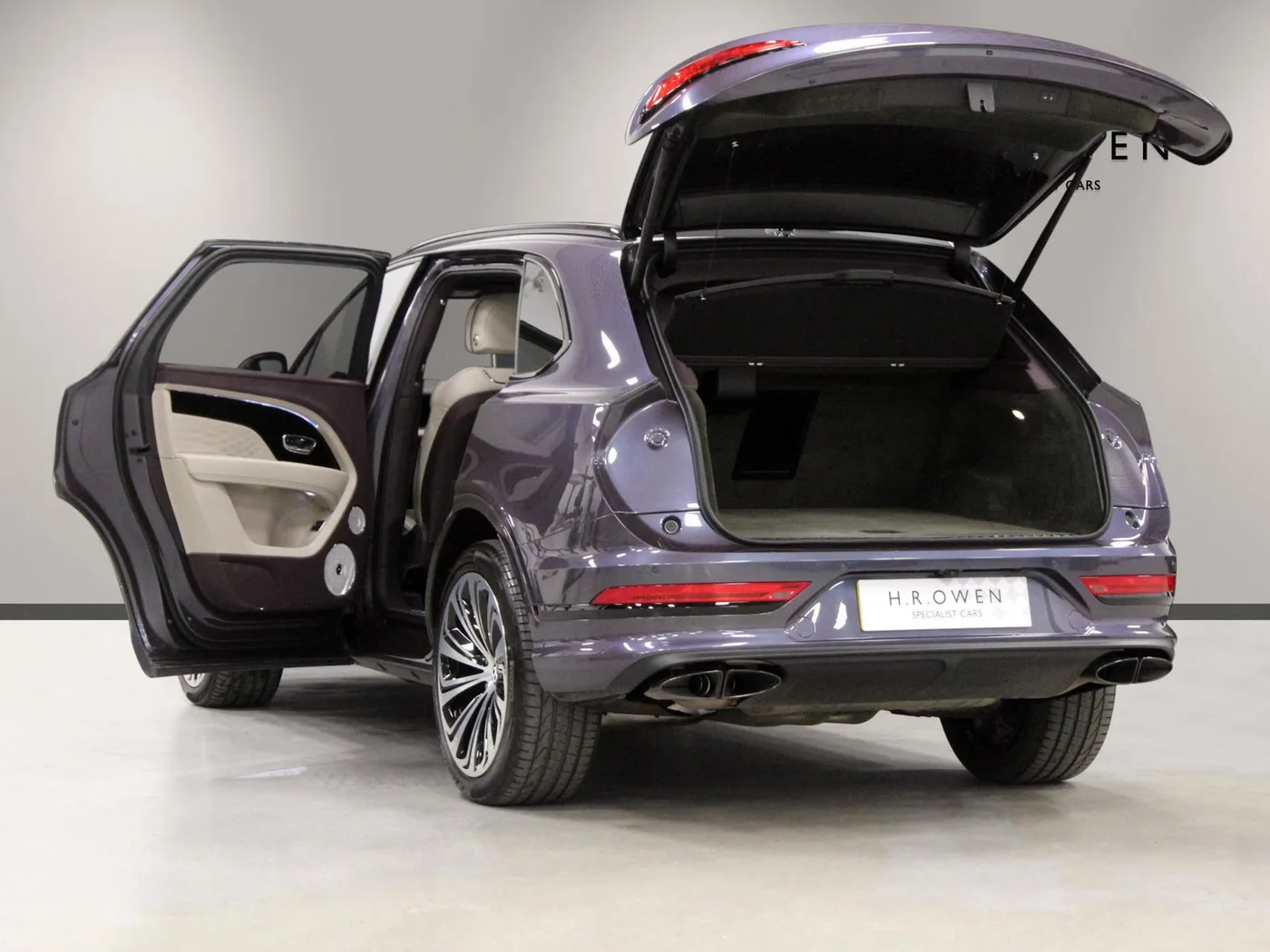 2022 Bentley Bentayga EWB Azure angeboten von einer Vertragshändlergruppe in Cheltenham, Vereinigtes Königreich, Foto 16 von 25