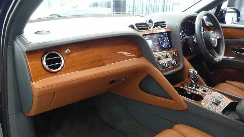 2022 Bentley Bentayga Hybrid, 3/30