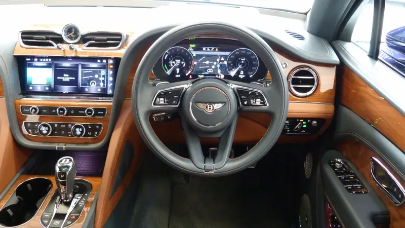 2022 Bentley Bentayga Hybrid, 17/30