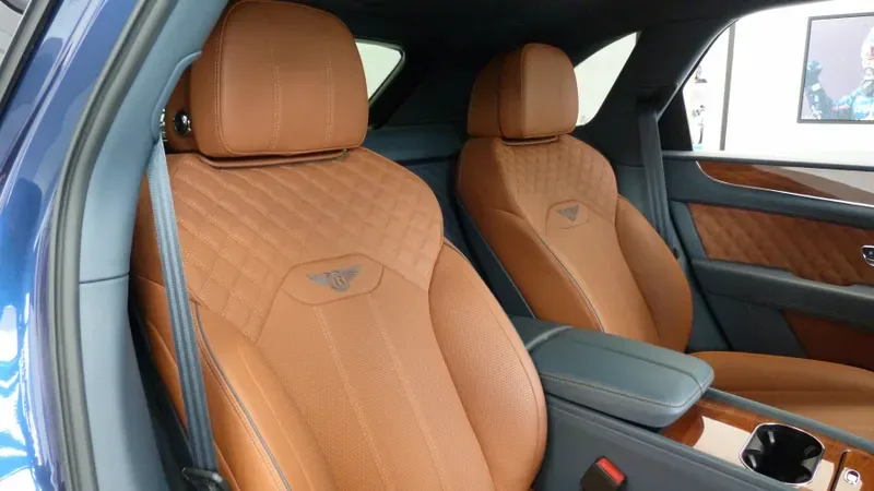 2022 Bentley Bentayga Hybrid, 18/30