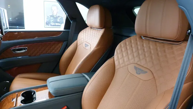 2022 Bentley Bentayga Hybrid, 20/30