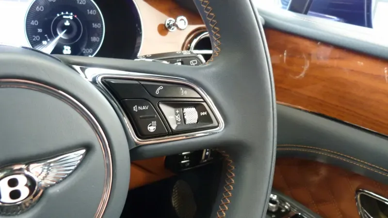 2022 Bentley Bentayga Hybrid, 25/30