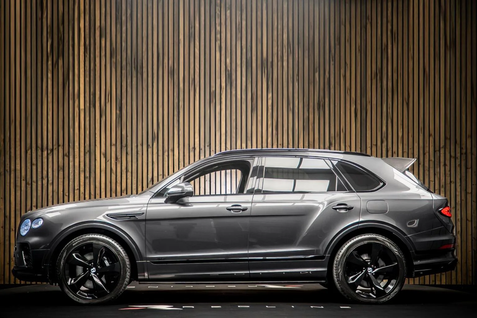 2022 Bentley Bentayga Hybrid, 7/30