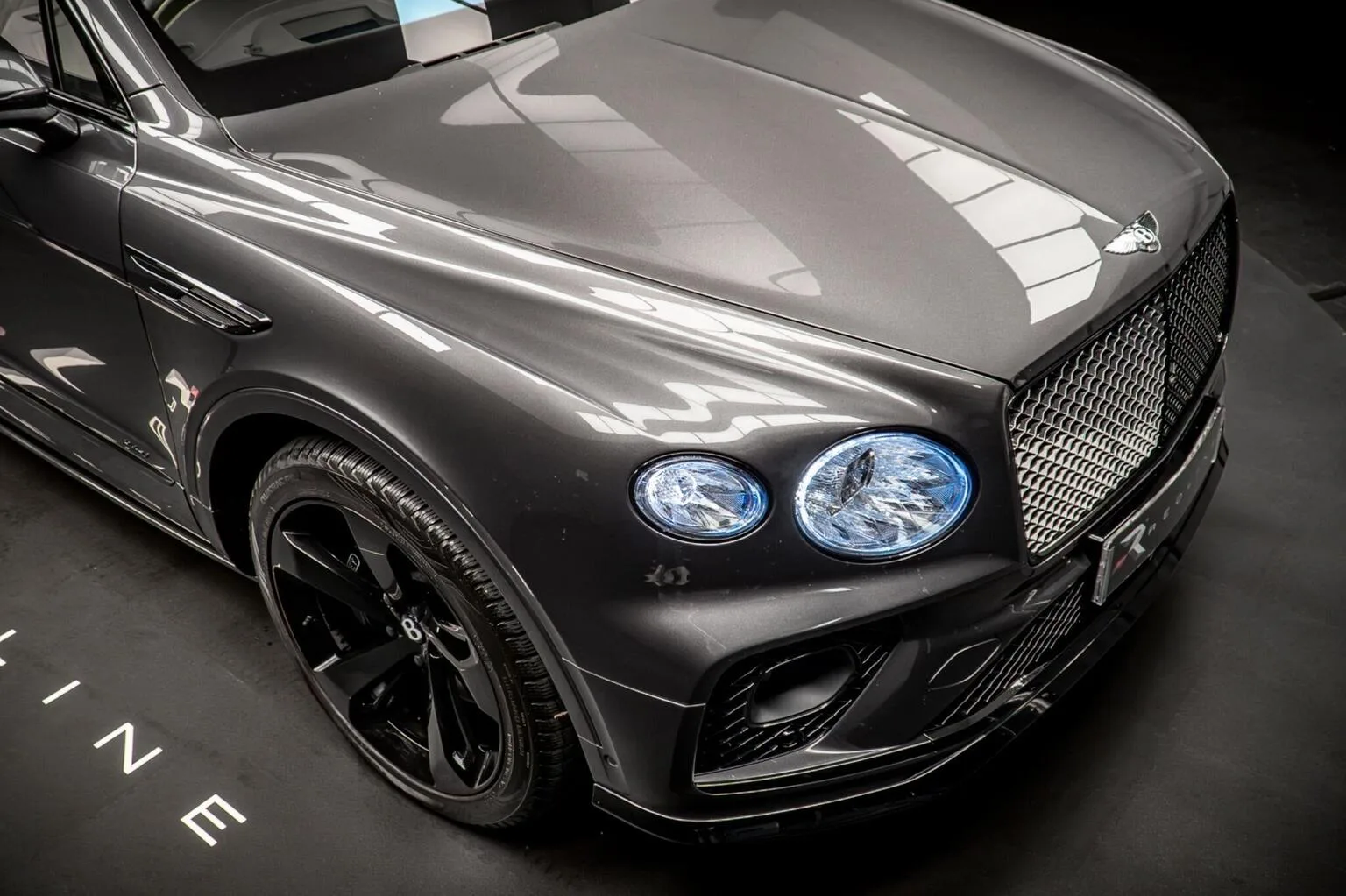 2022 Bentley Bentayga Hybrid, 10/30