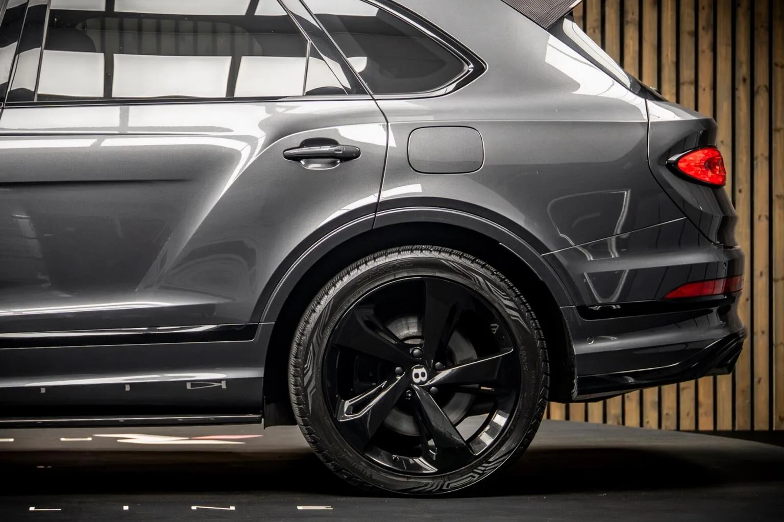 2022 Bentley Bentayga Hybrid, 17/30