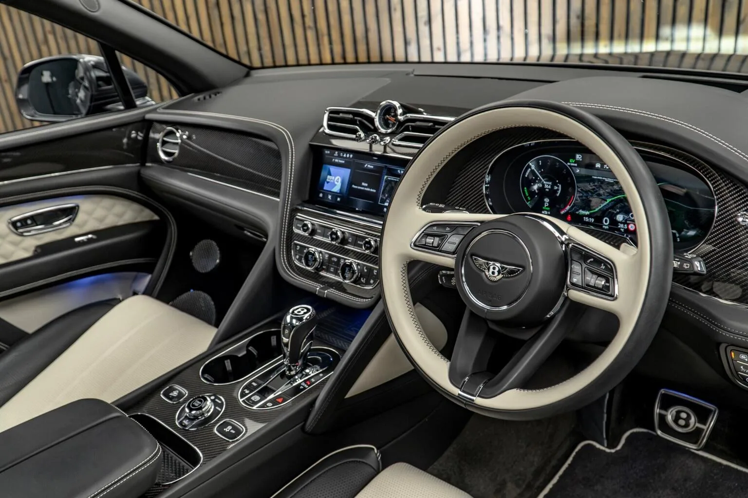 2022 Bentley Bentayga Hybrid, 22/30