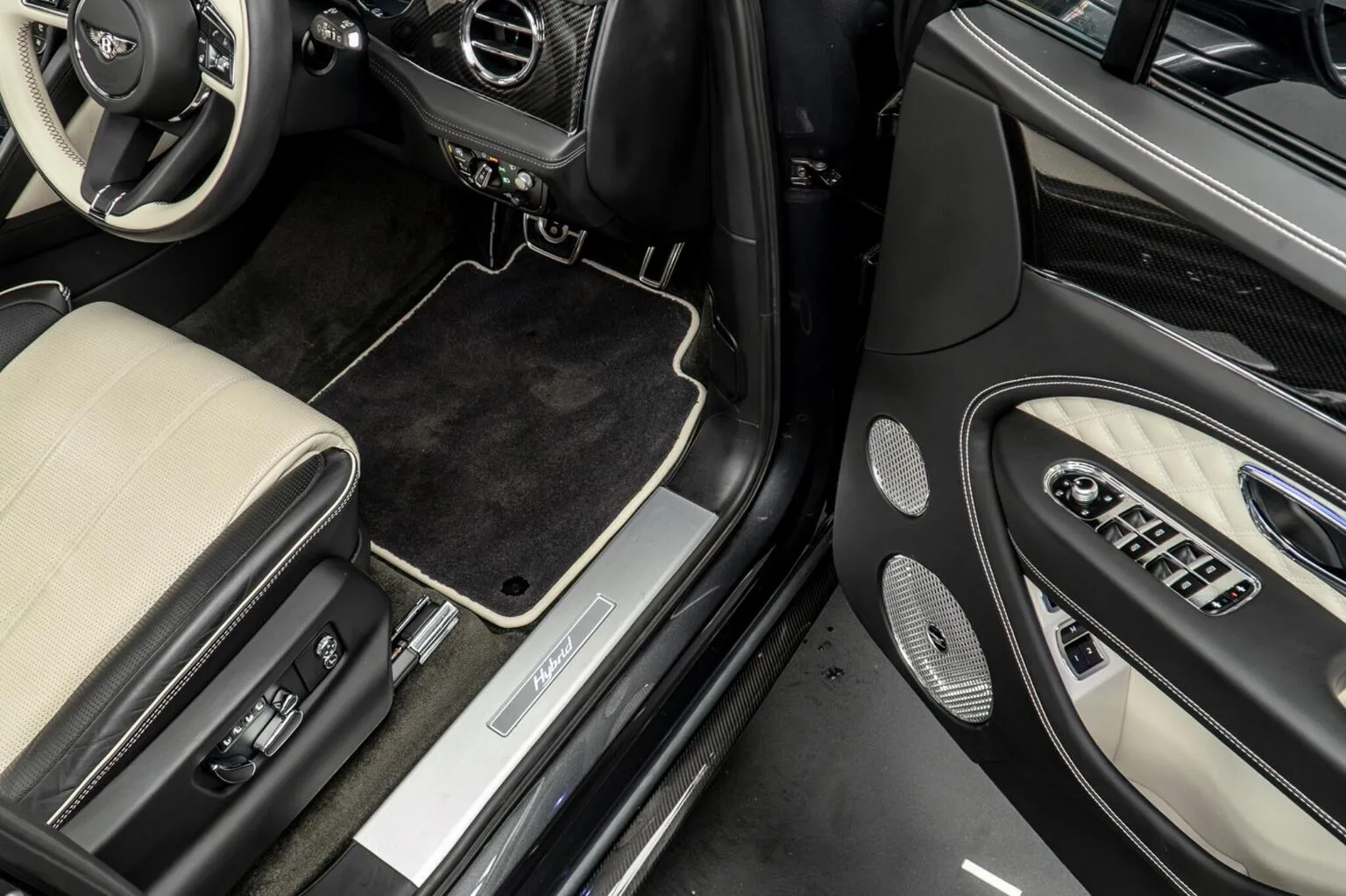 2022 Bentley Bentayga Hybrid, 28/30