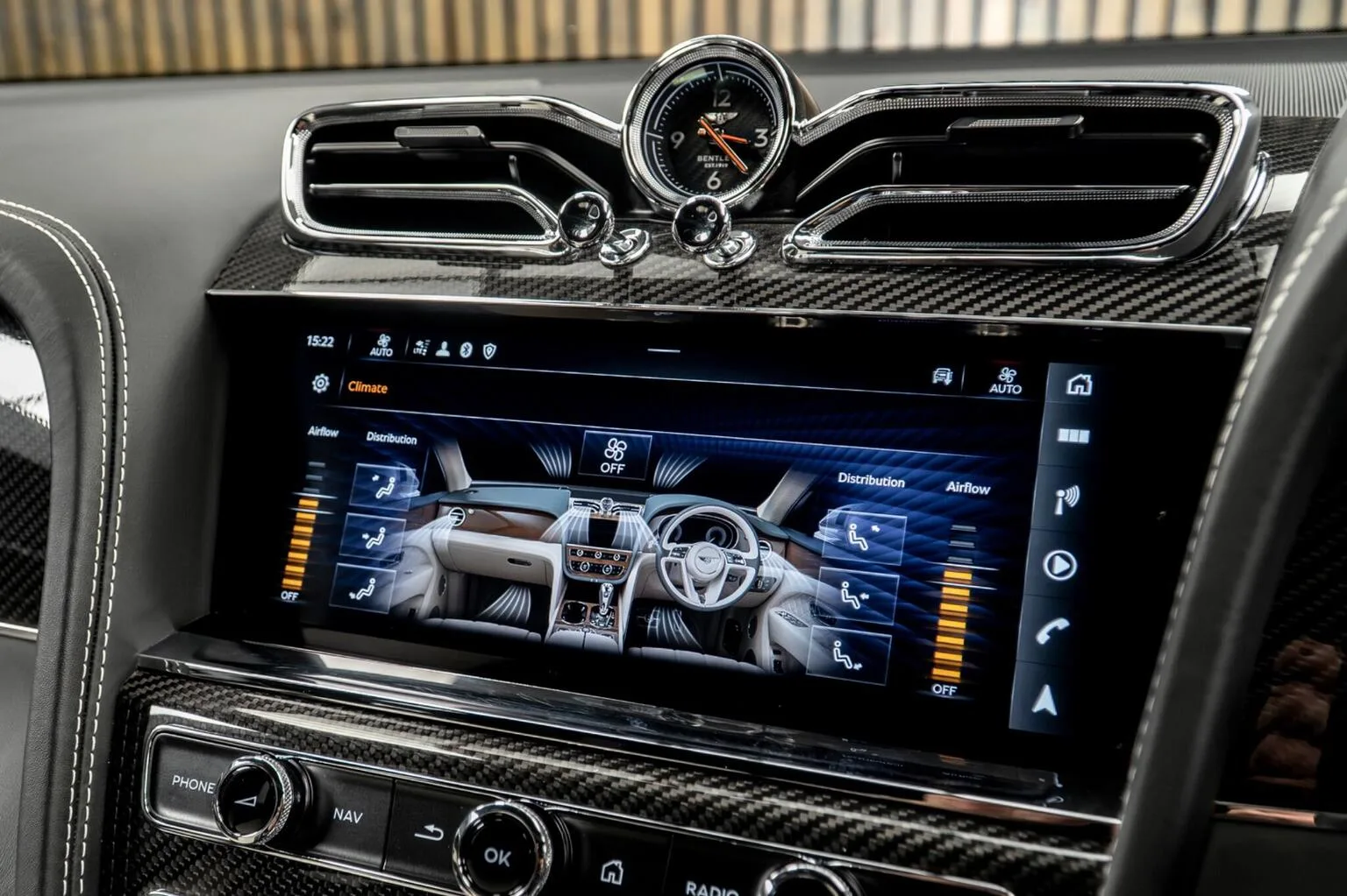 2022 Bentley Bentayga Hybrid, 29/30