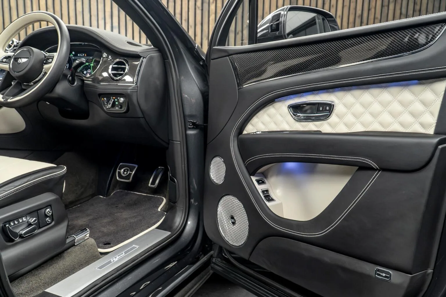 2022 Bentley Bentayga Hybrid, 30/30