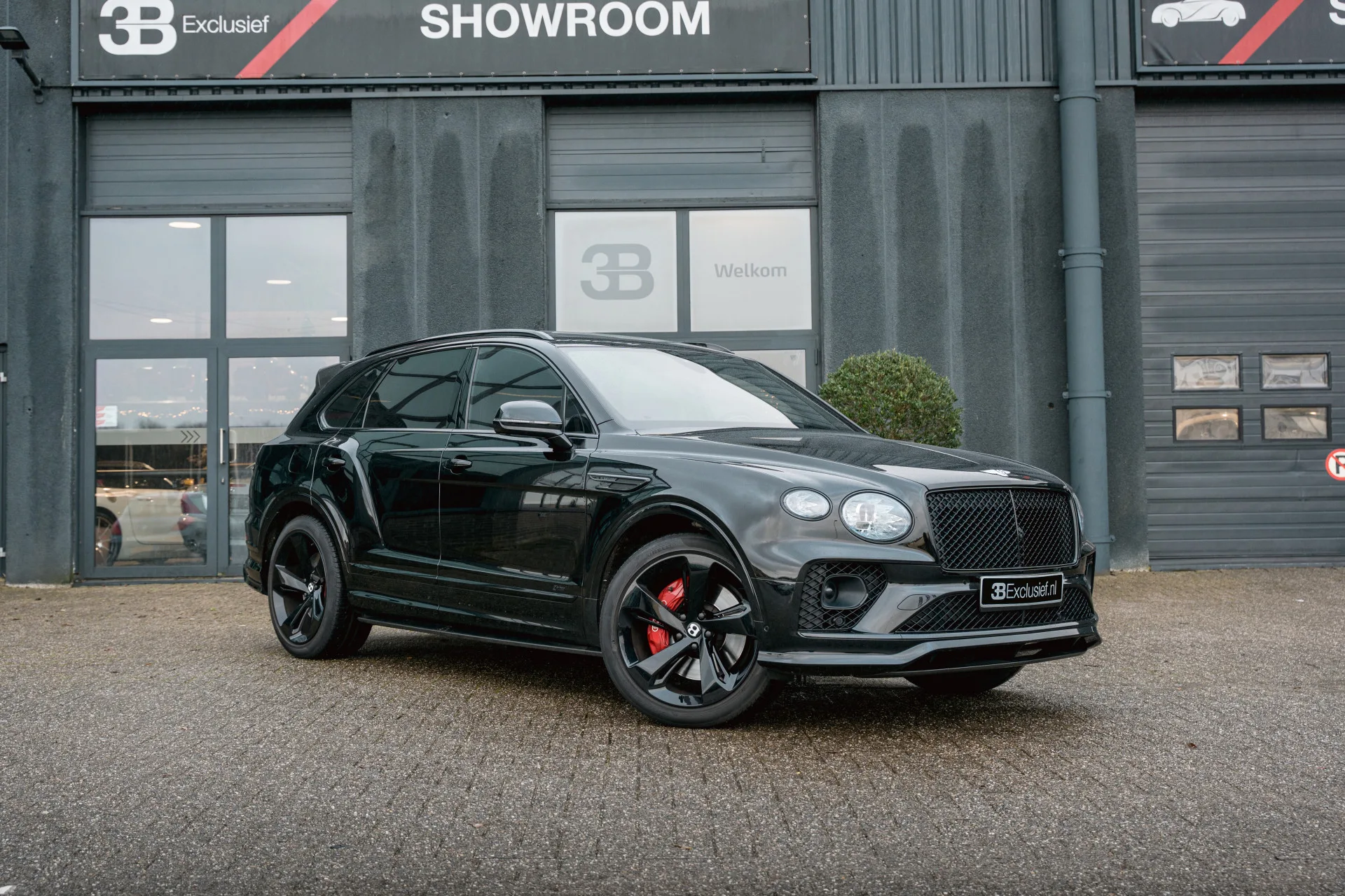 2022 Bentley Bentayga Hybrid, 2/30