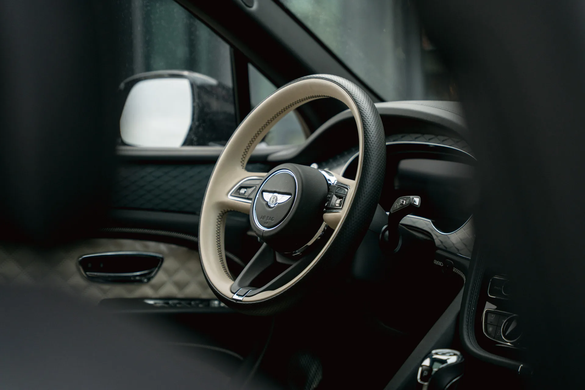 2022 Bentley Bentayga Hybrid, 7/30
