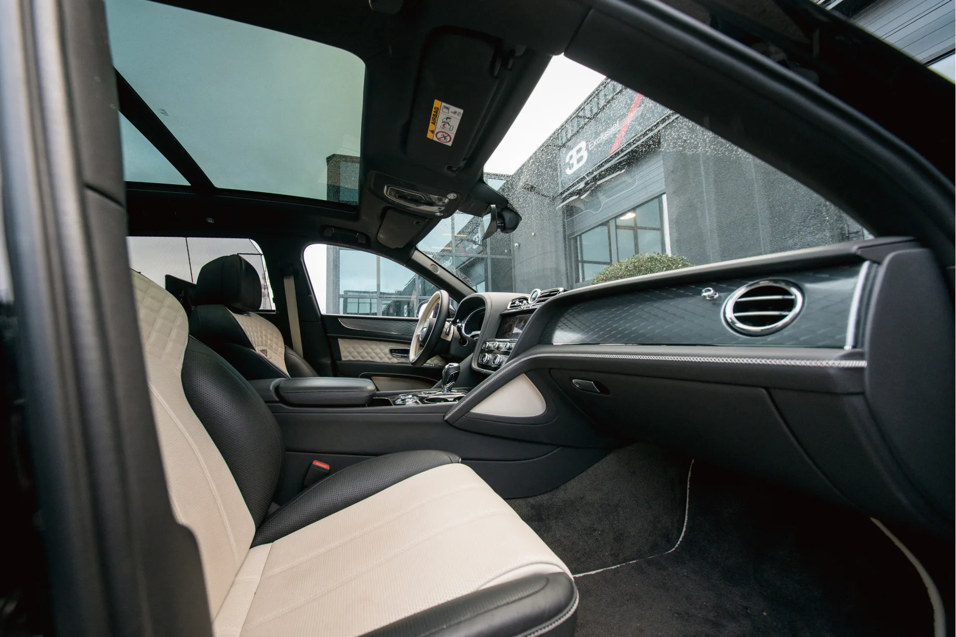 2022 Bentley Bentayga Hybrid, 8/30