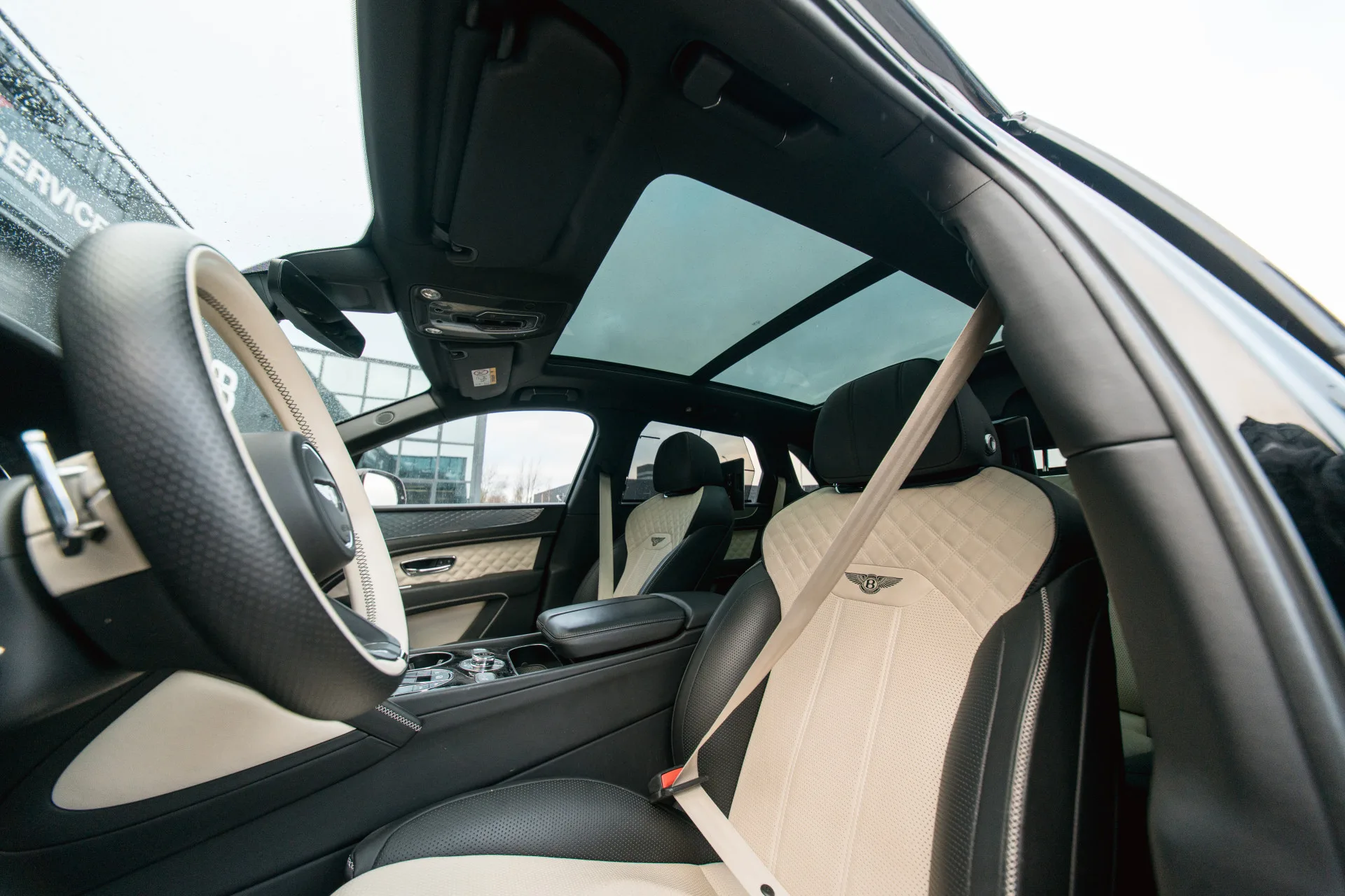 2022 Bentley Bentayga Hybrid, 10/30