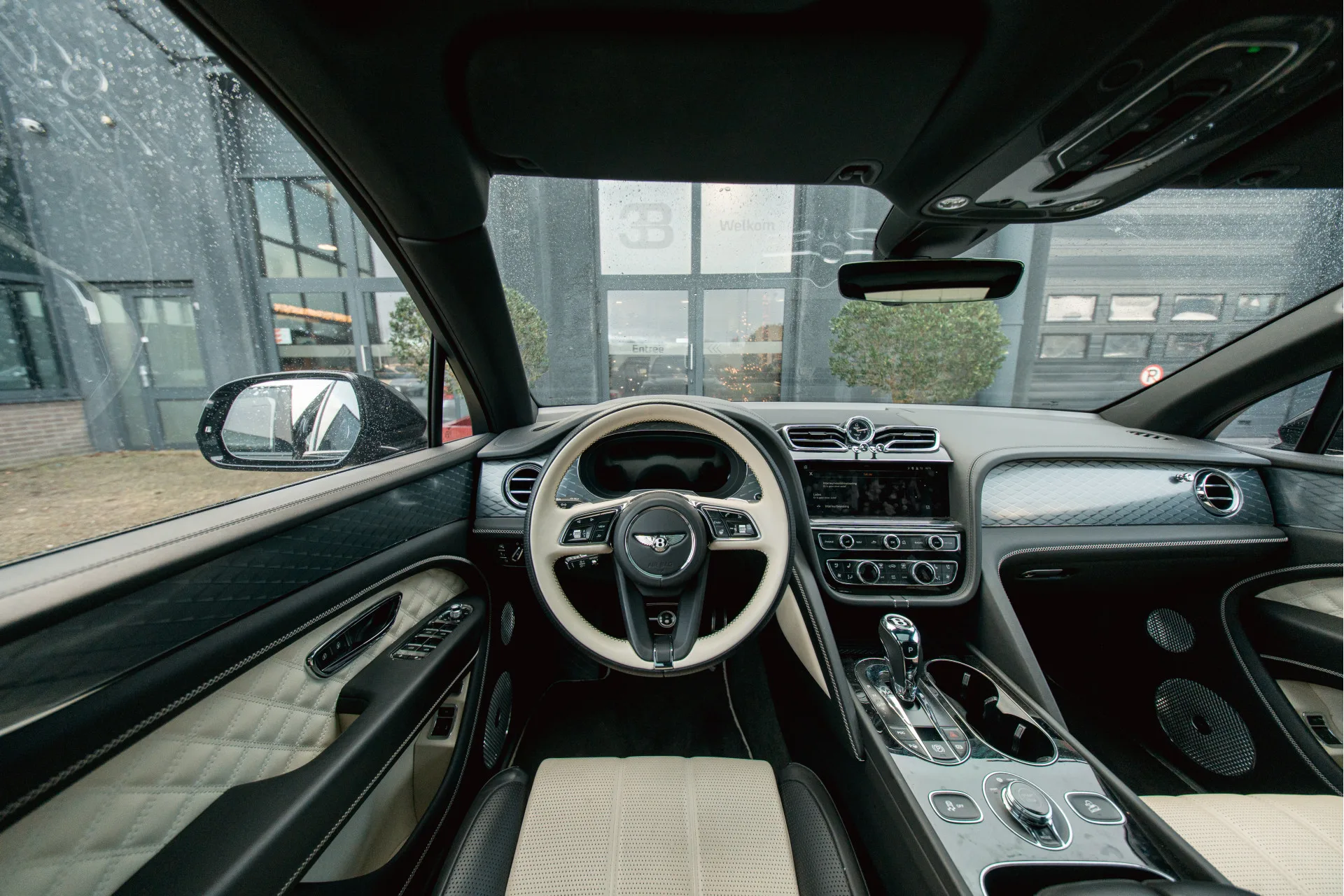 2022 Bentley Bentayga Hybrid, 11/30