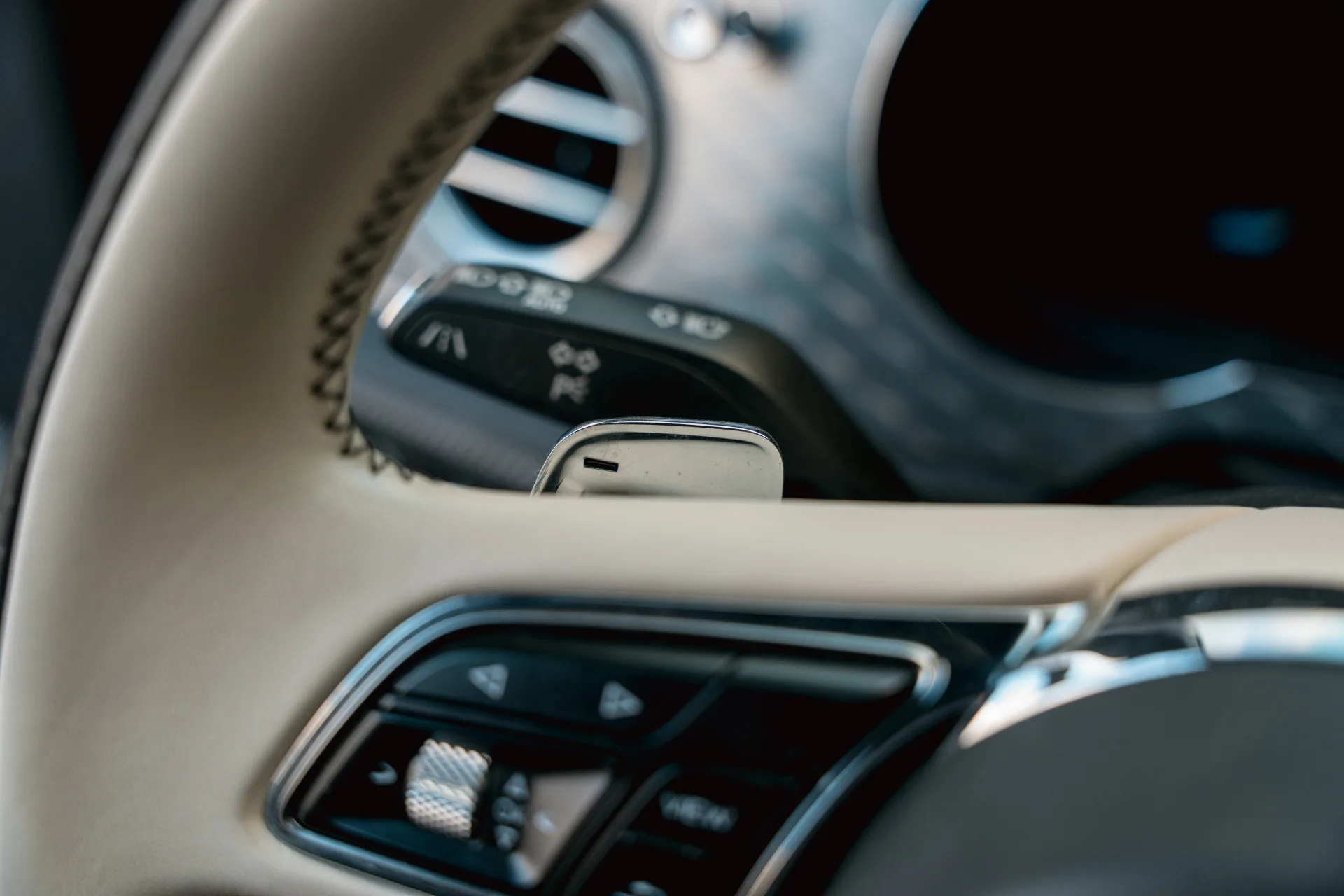 2022 Bentley Bentayga Hybrid, 13/30