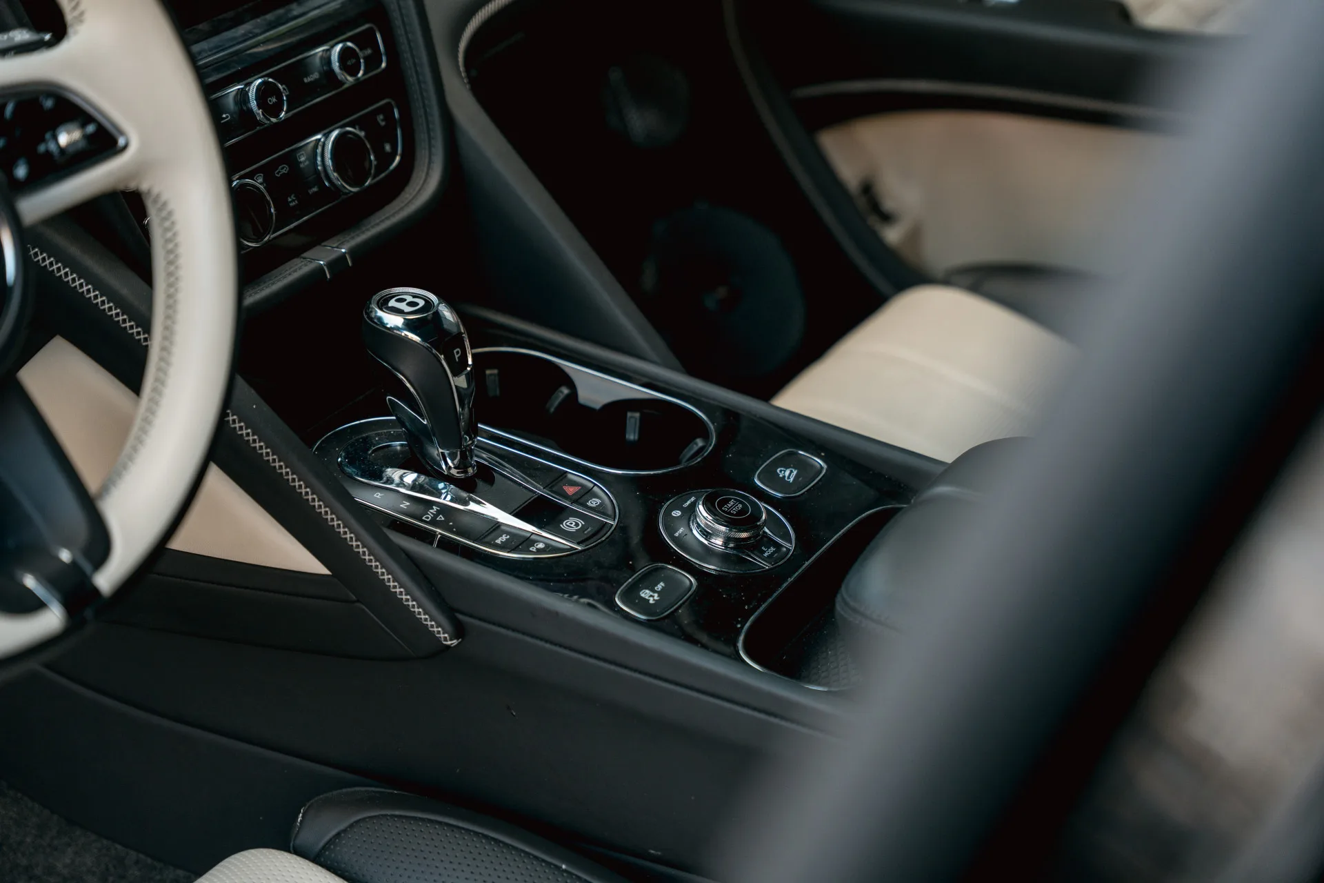 2022 Bentley Bentayga Hybrid, 16/30