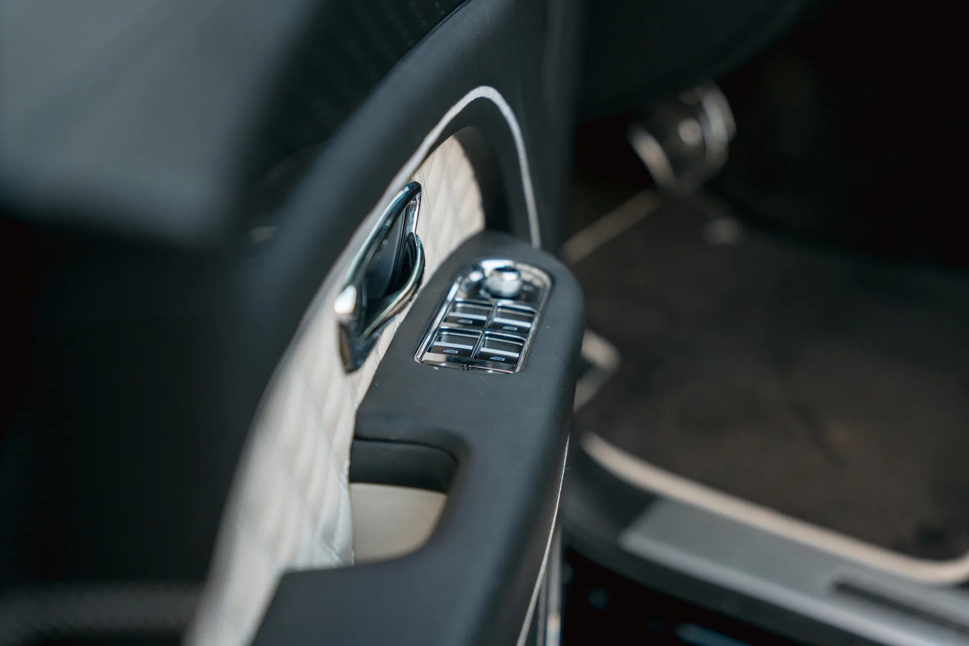 2022 Bentley Bentayga Hybrid, 17/30
