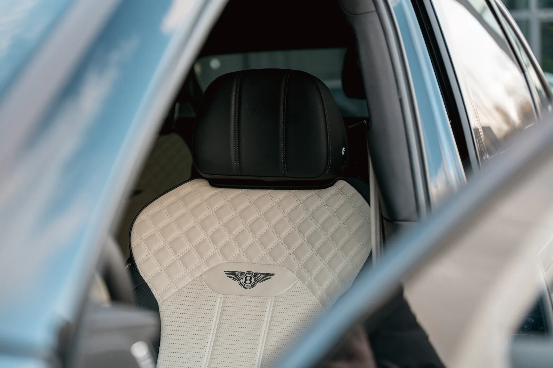 2022 Bentley Bentayga Hybrid, 18/30