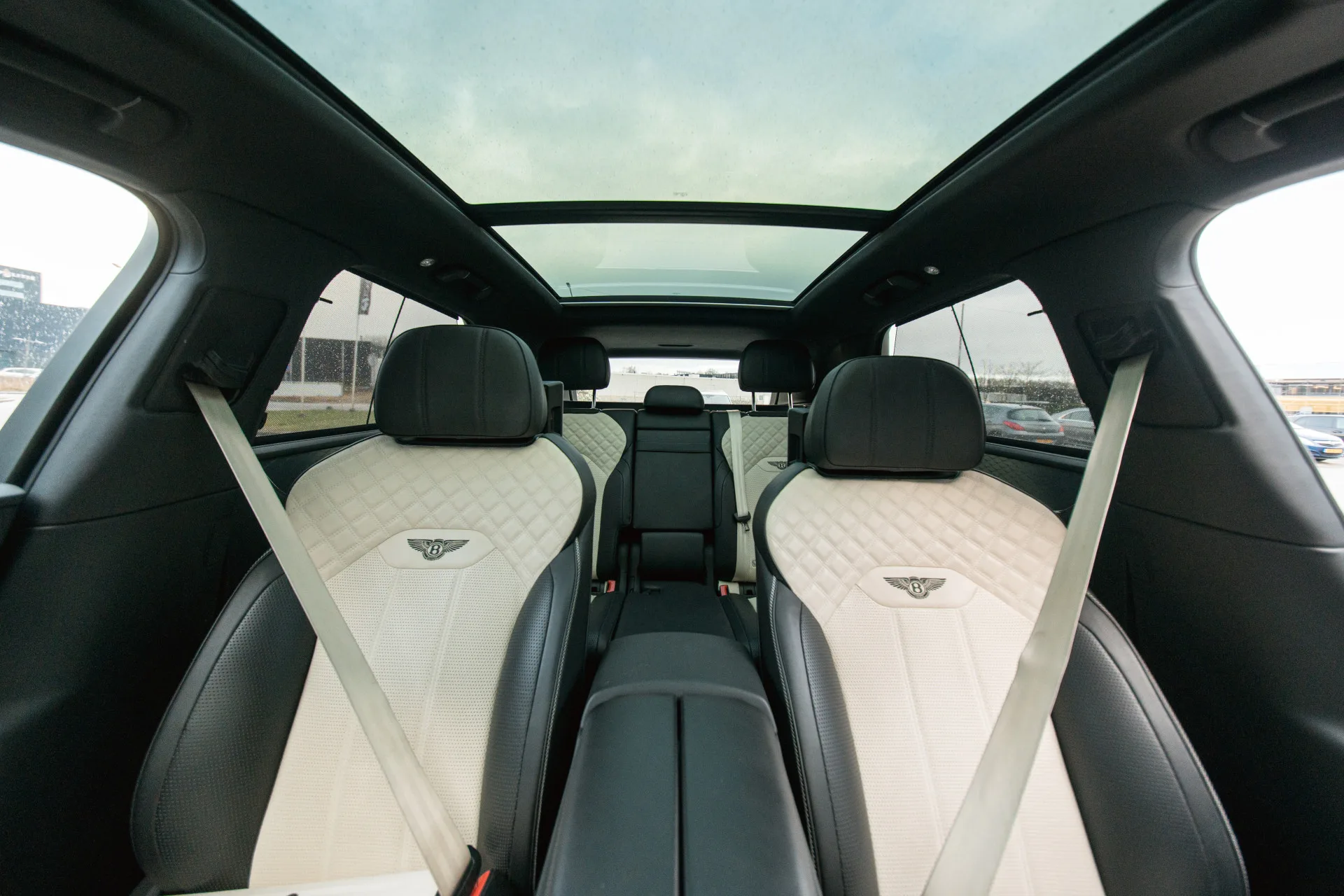 2022 Bentley Bentayga Hybrid, 20/30